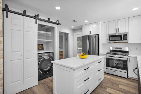 $3,200 | 106 North Rushwing Circle, The Woodlands, TX 77381