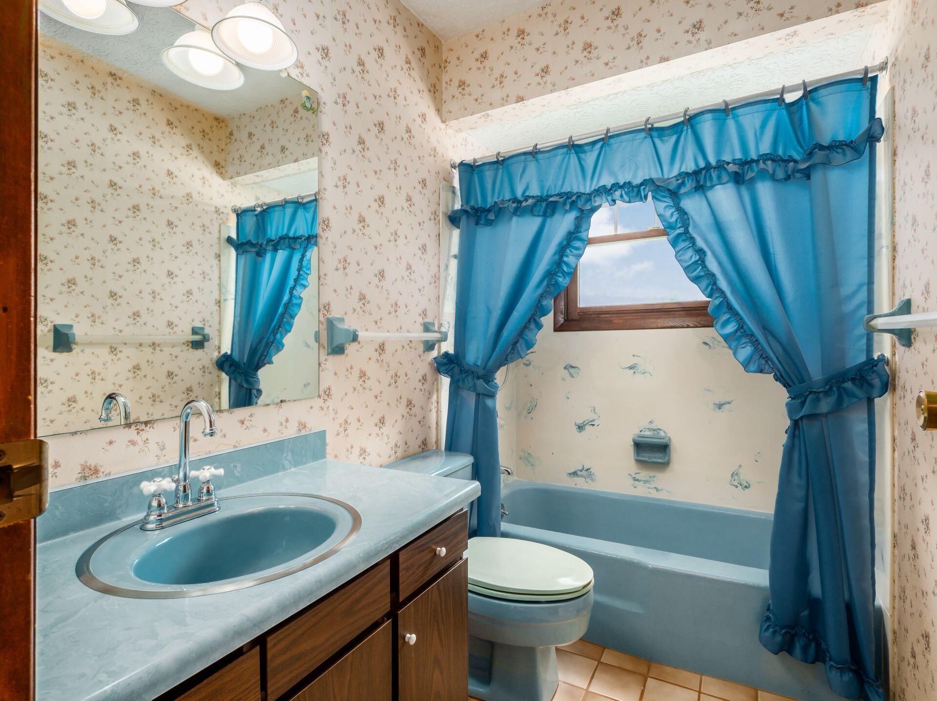 7575 Calhoun Road Ostrander, OH 43061 - Photo 22 of 57 Upstairs Bathroom