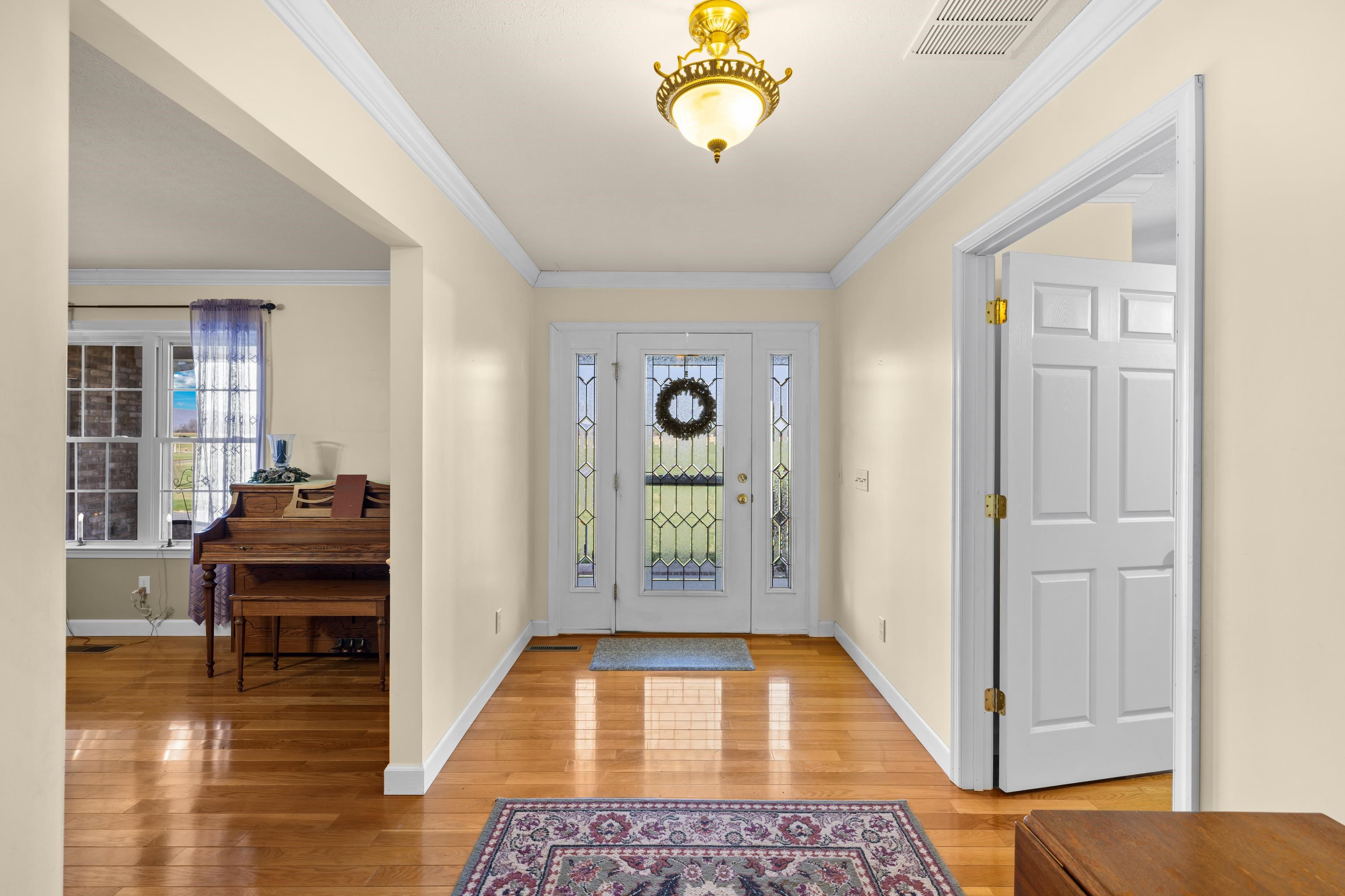 2143 Mill Creek Road Luray, VA 22835 - Photo 10 of 72 Foyer