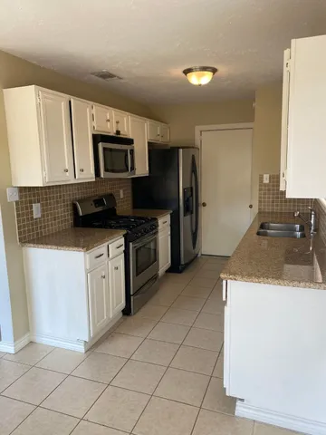 $1,675 | 18635 Bridoon Drive, Cypress, TX 77433