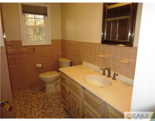 1310 Aaron Road North Brunswick, NJ 08902 - Photo 18 of 25 Gallery Image 18