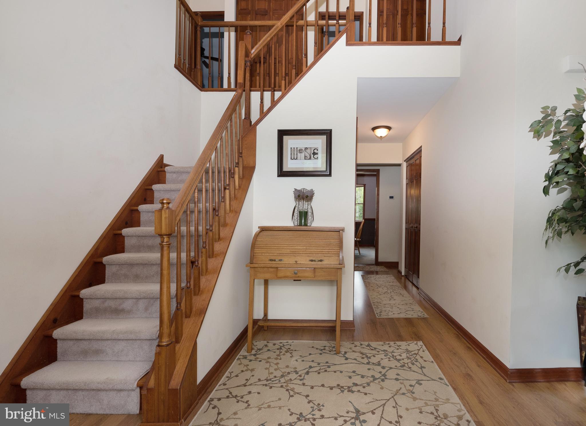 SPACIOUS FOYER
