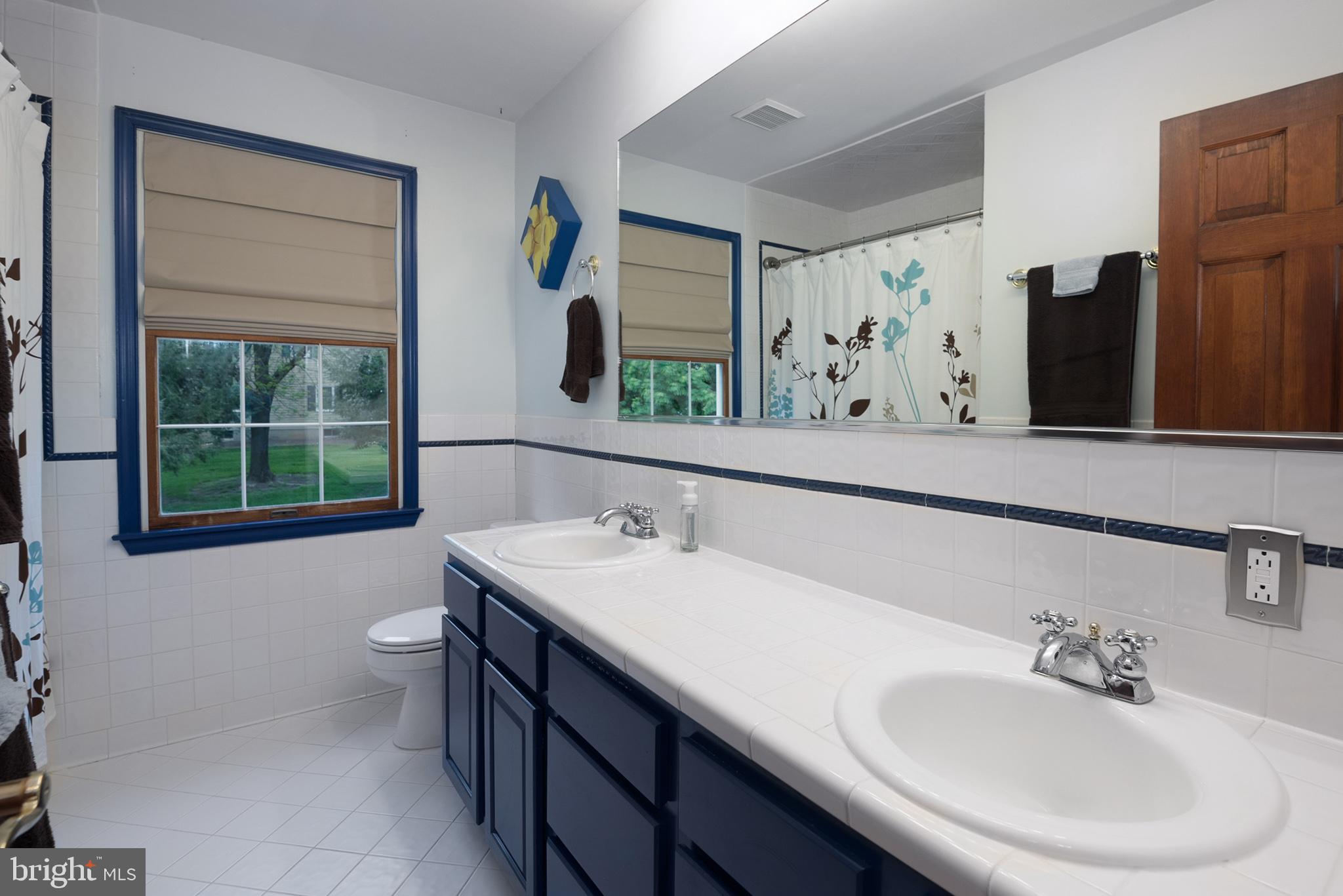 40 Middlecroft Road Elkton, MD 21921 - Photo 25 of 39 HALL BATH!