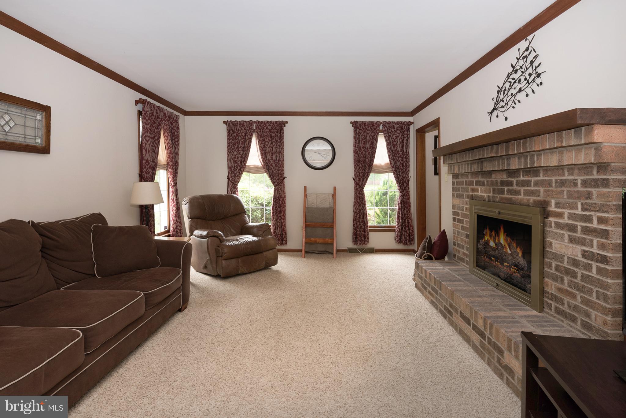 FAMILY ROOM WITH FIREPLACE