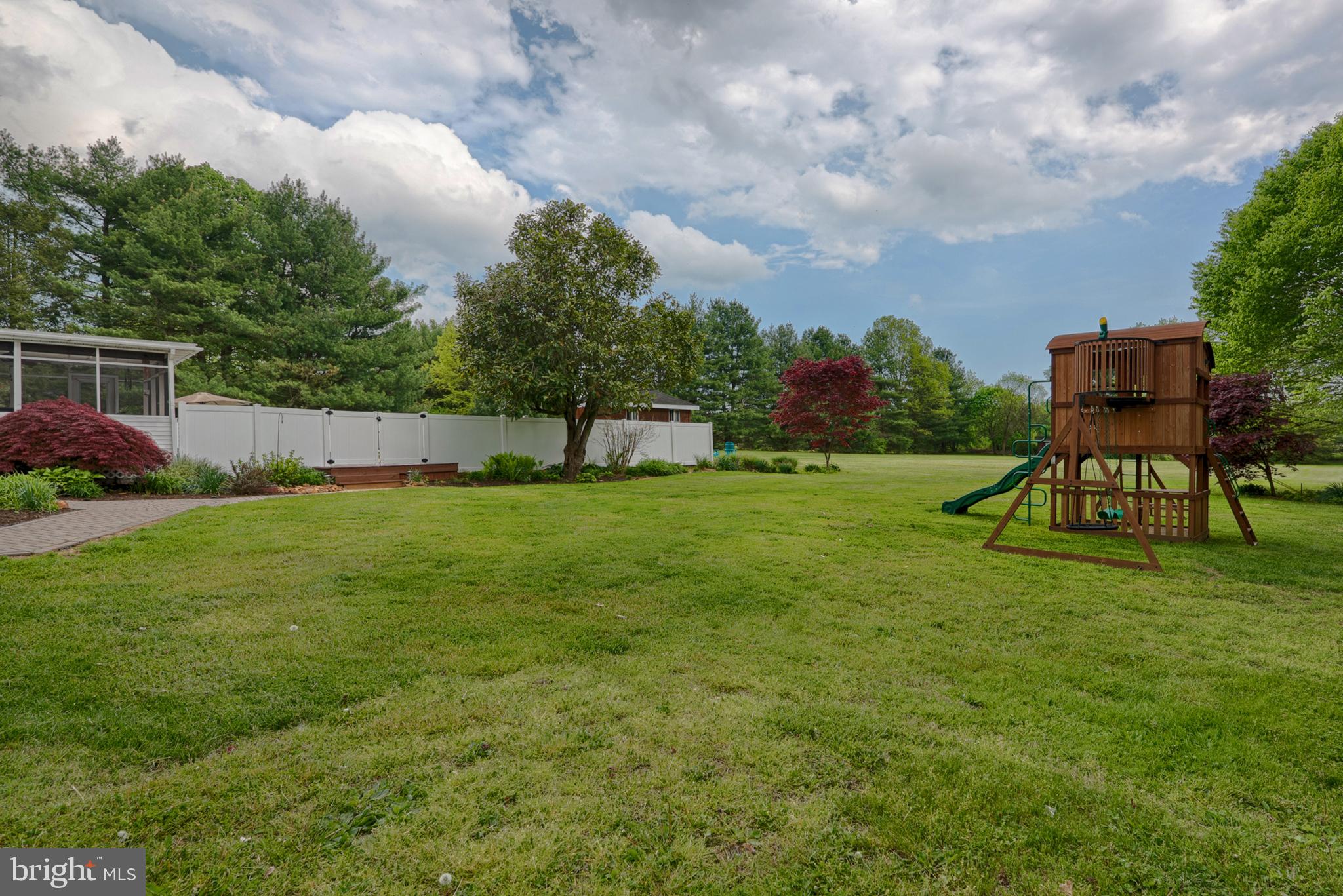 WONDERFUL BACKYARD