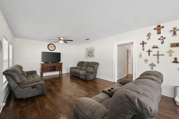 $245,000 | 2215 West Park Row Boulevard, Corsicana, TX 75110