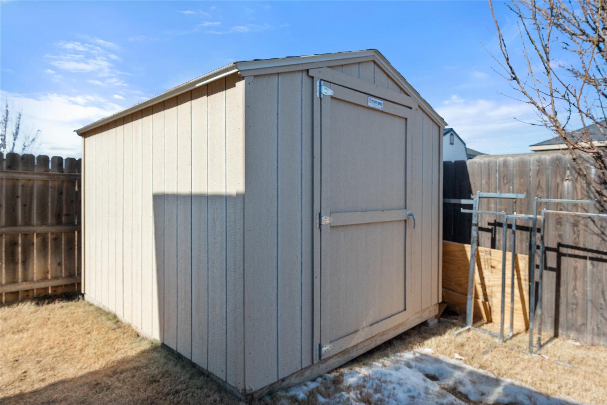 7038 95th Street Lubbock, TX 79424 - Photo 21 of 23 a backyard of a house
