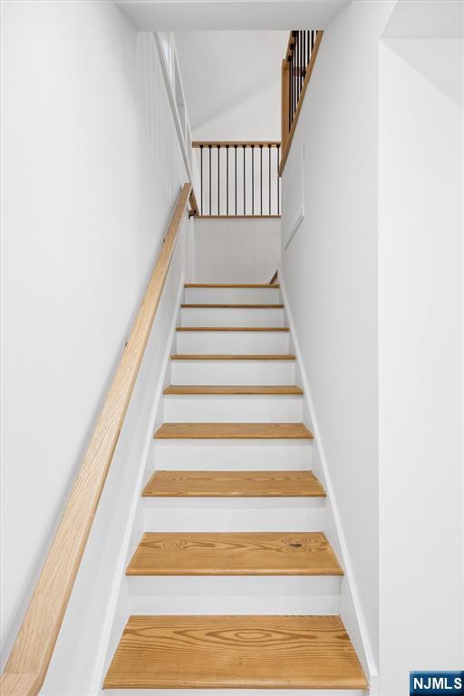 32 Oak Bend Road West Orange, NJ 07052 - Photo 17 of 28 Gallery Image 17