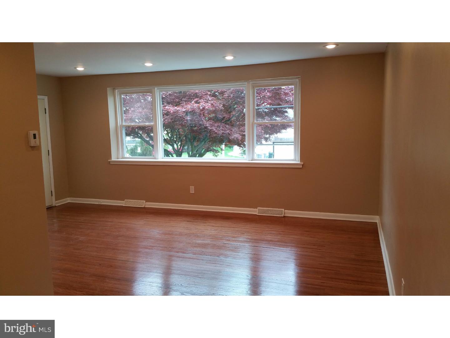 9960 Woodfern Road Philadelphia, PA 19115 - Photo 3 of 19 Gallery Image 3