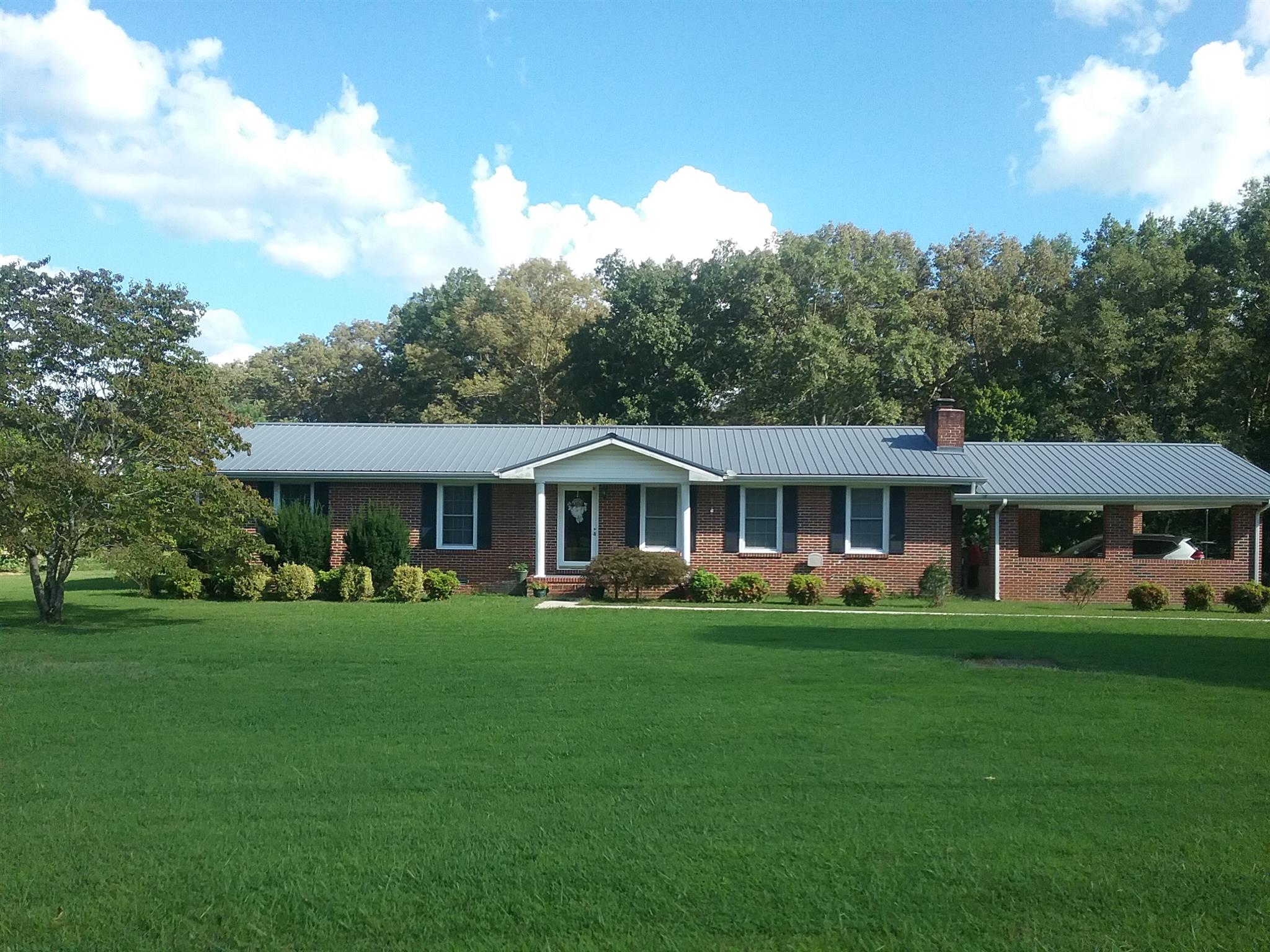 386 Ridgewood Drive Manchester, TN 37355 - Photo 1 of 9 Brick Home