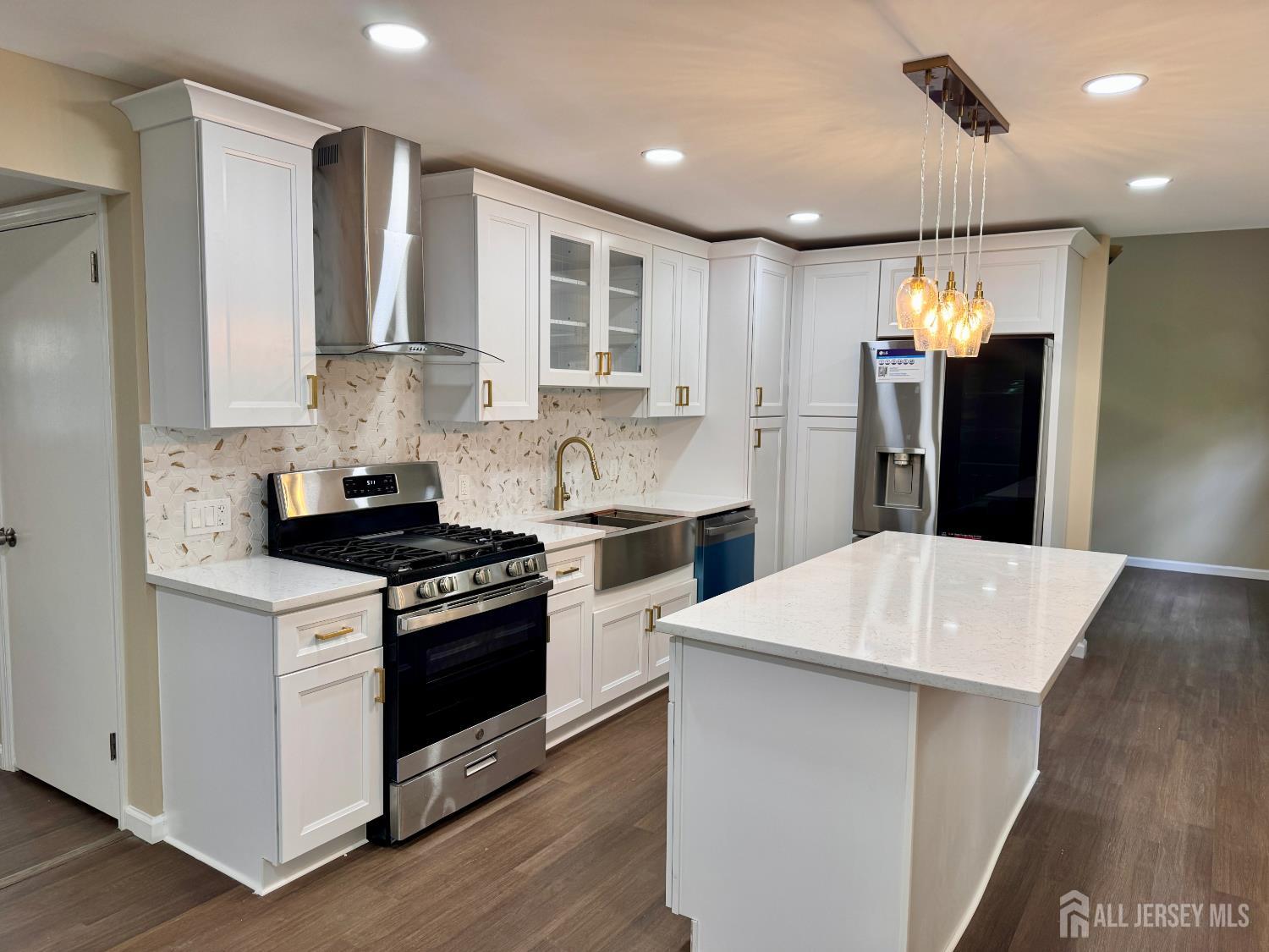 110 Murdock Street Fords, NJ 08863 - Photo 3 of 32
