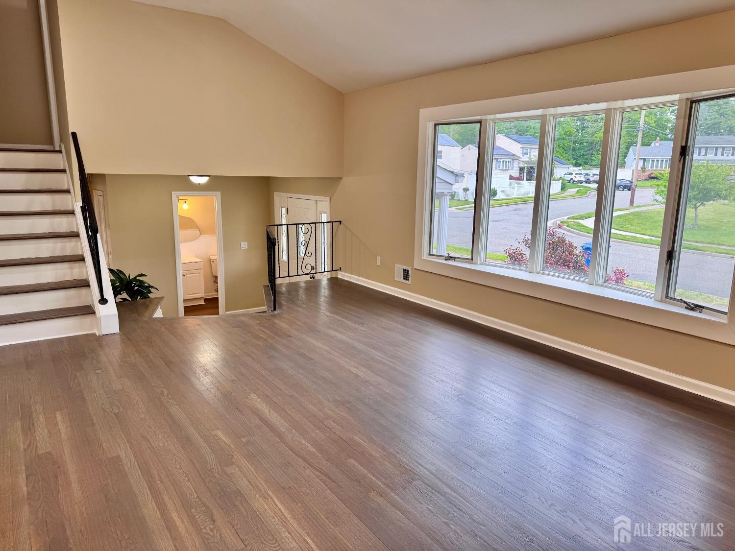 110 Murdock Street Fords, NJ 08863 - Photo 4 of 32