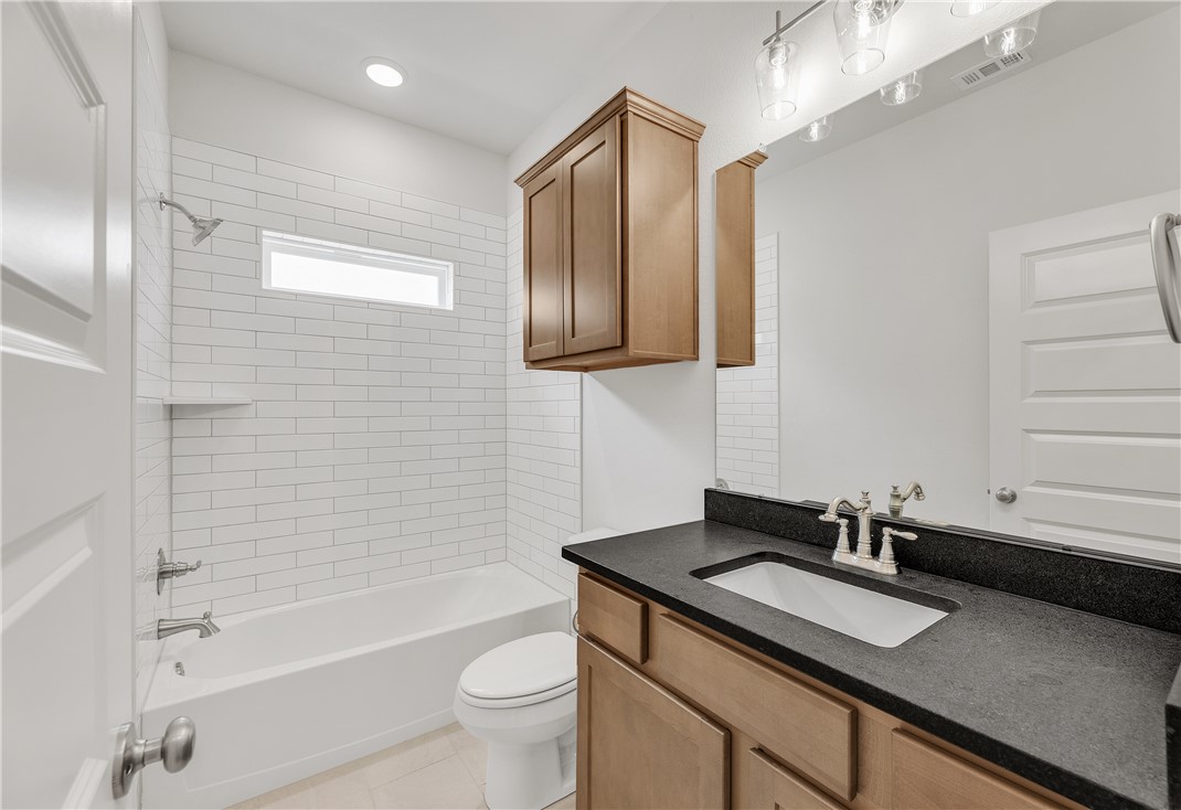 3176 Margaret Rudder Parkway Bryan, TX 77808 - Photo 22 of 31 Secondary bathroom