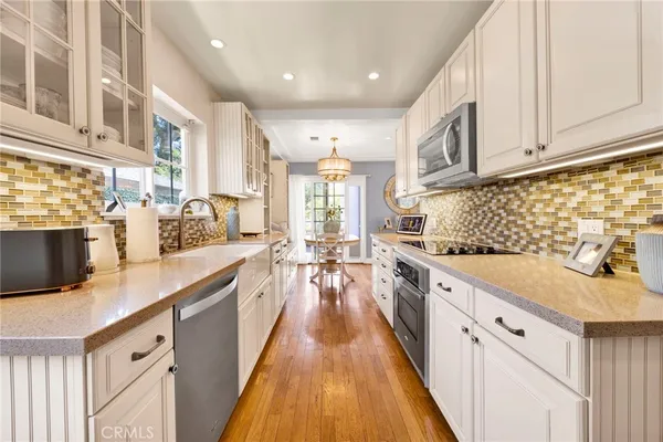 $1,399,000 | 3374 Floyd Terrace, Los Angeles, CA 90068
