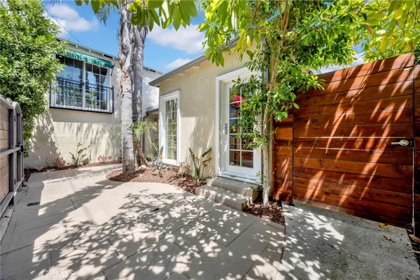 $1,399,000 | 3374 Floyd Terrace, Los Angeles, CA 90068