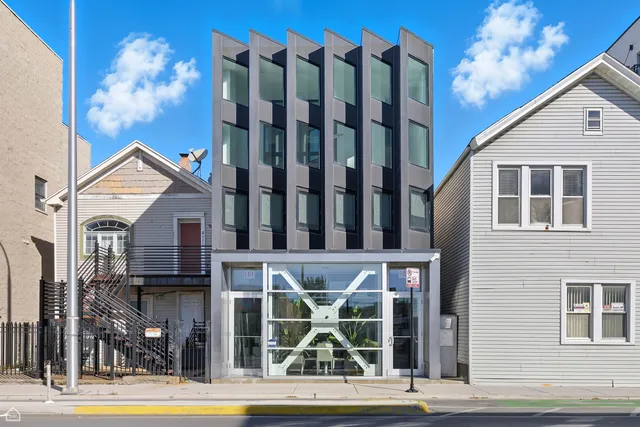 $2,900 | 2012 West Grand Avenue, Unit 2F, Chicago, IL 60612