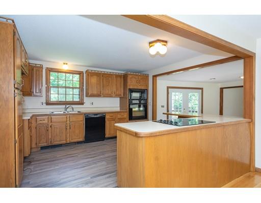 33 Wagon Wheel Road Dracut, MA 01826 - Photo 3 of 38 Gallery Image 3