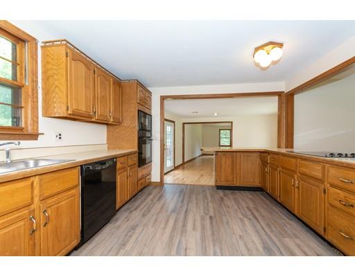 33 Wagon Wheel Road Dracut, MA 01826 - Photo 4 of 38 Gallery Image 4