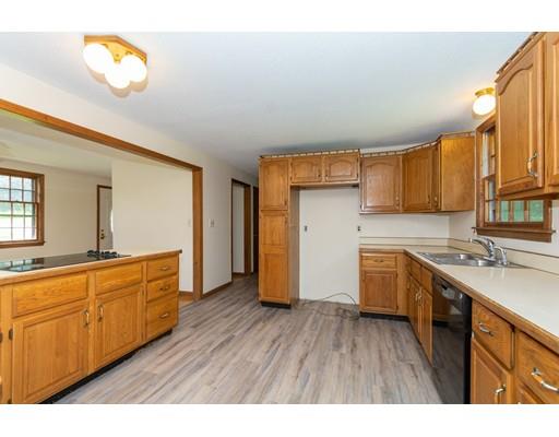 33 Wagon Wheel Road Dracut, MA 01826 - Photo 5 of 38 Gallery Image 5
