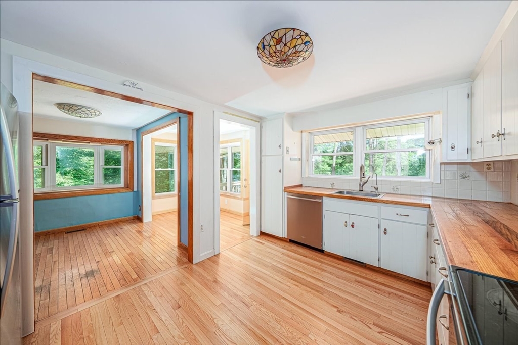 13 Shore Avenue Maynard, MA 01754 - Photo 7 of 23