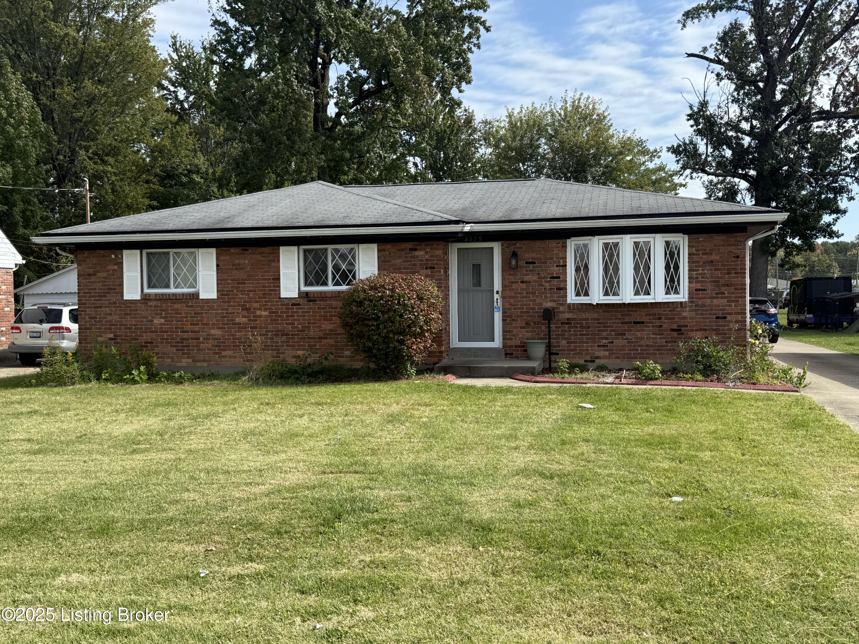 4819 Valla Road Louisville, KY 40213 - Photo 1 of 16 IMG_0090
