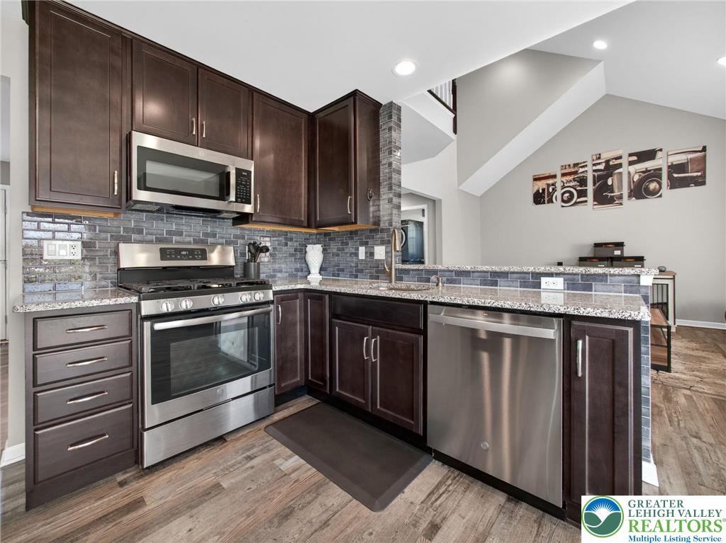 6223 Jenna Court Slatington, PA 18080 - Photo 21 of 61 Gas cooking surface.