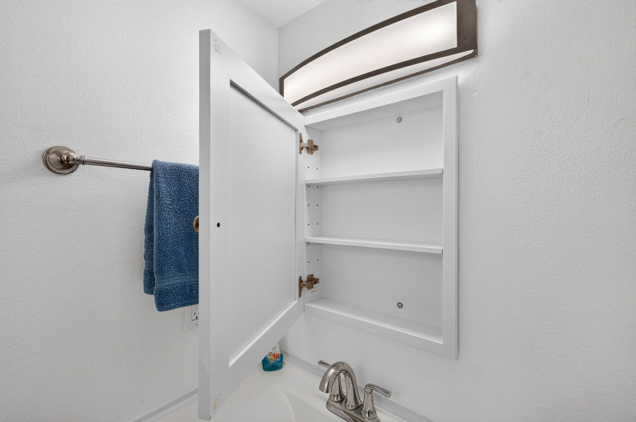 550 Southwest 2nd Avenue, Unit 125 Boca Raton, FL 33432 - Photo 37 of 51 Medicine Cabinet