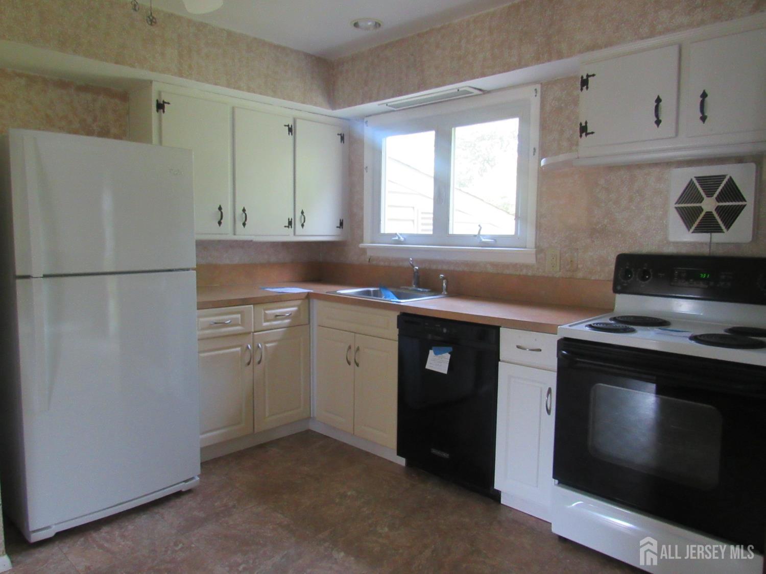 206 Overbrook Road Piscataway, NJ 08854 - Photo 25 of 34 a kitchen with a stove and a refrigerator