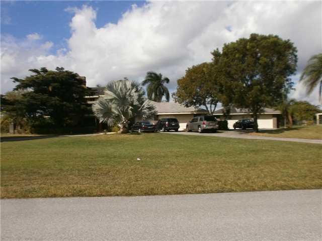 10145 Avenida Del Rio Delray Beach, FL 33446 - Photo 1 of 25 Primary Photo
