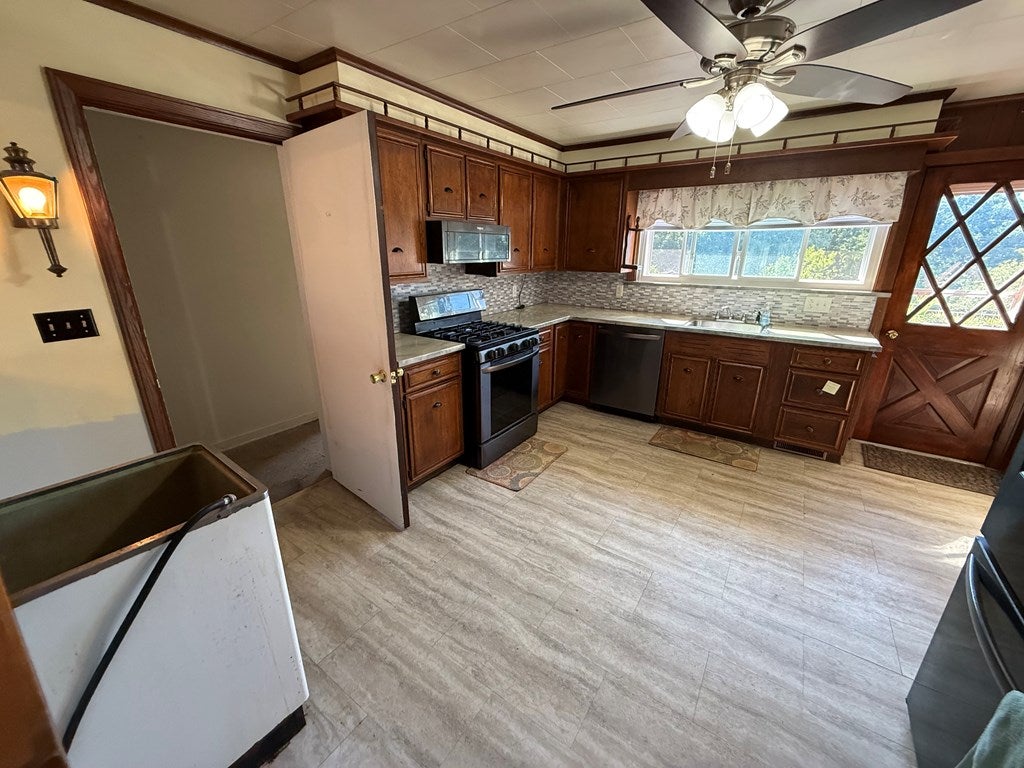 1529 Pittsburgh Road Franklin, PA 16323 - Photo 11 of 46 Gallery Image 11