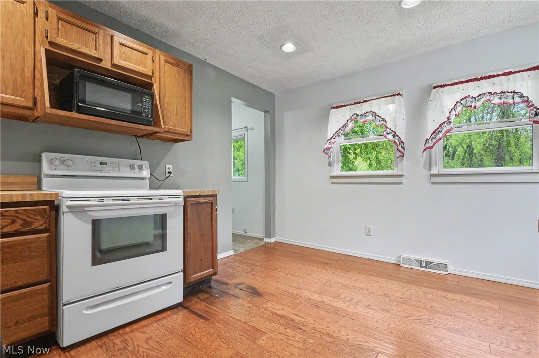 955 East Howe Road Kent, OH 44240 - Photo 11 of 41