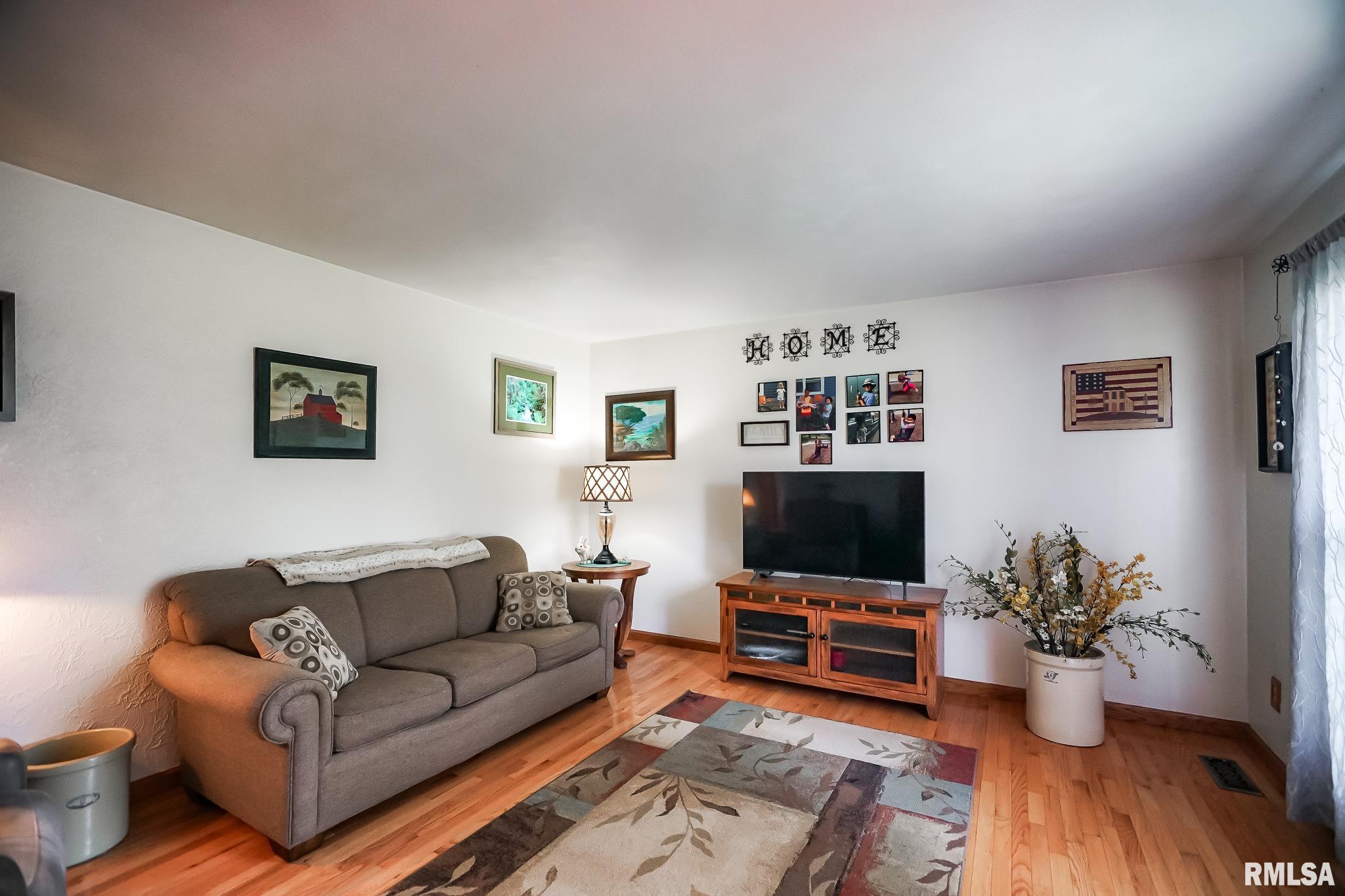 7449 Myrtle Street Manito, IL 61546 - Photo 4 of 40