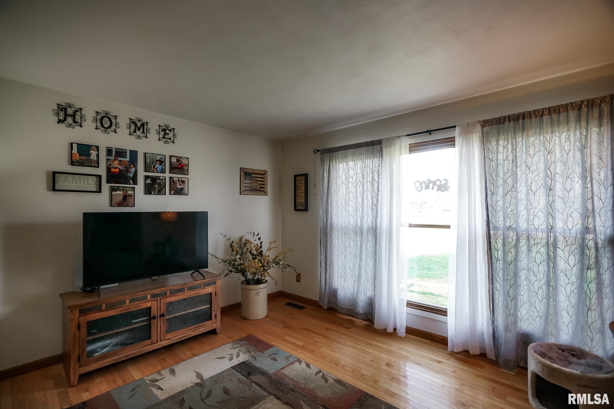 7449 Myrtle Street Manito, IL 61546 - Photo 5 of 40