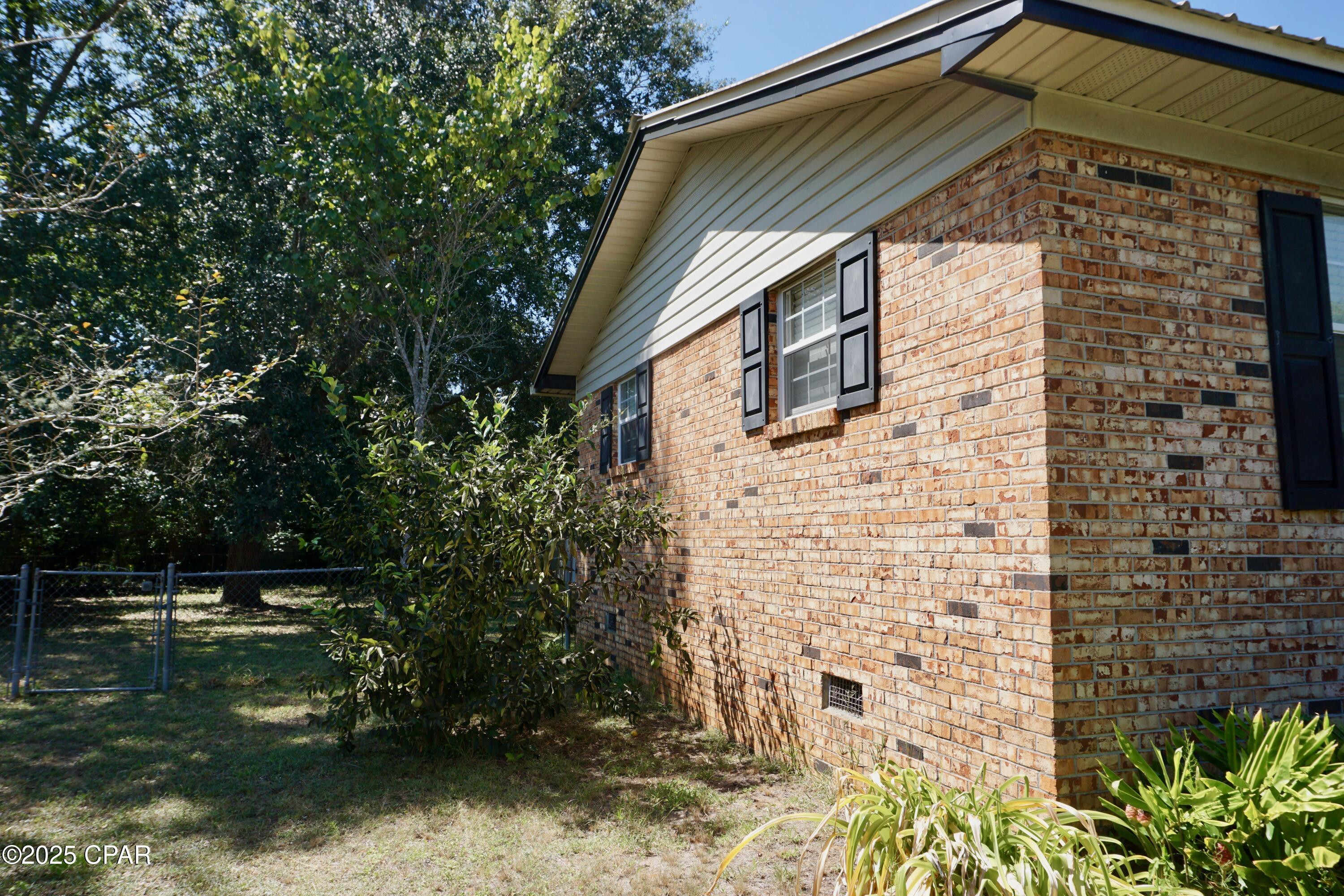 2071 Short Avenue Sneads, FL 32460 - Photo 6 of 31