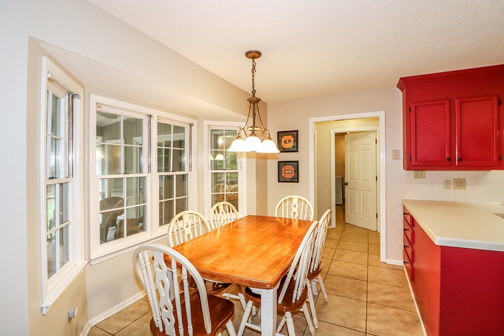 1921 Northside Road Perry, GA 31069 - Photo 19 of 49 a dining room with furniture and window