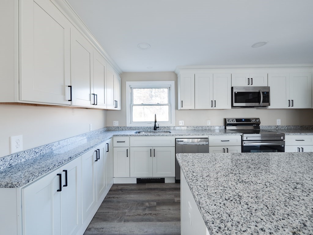 46 Fox Street West Springfield, MA 01089 - Photo 14 of 30 Gallery Image 14
