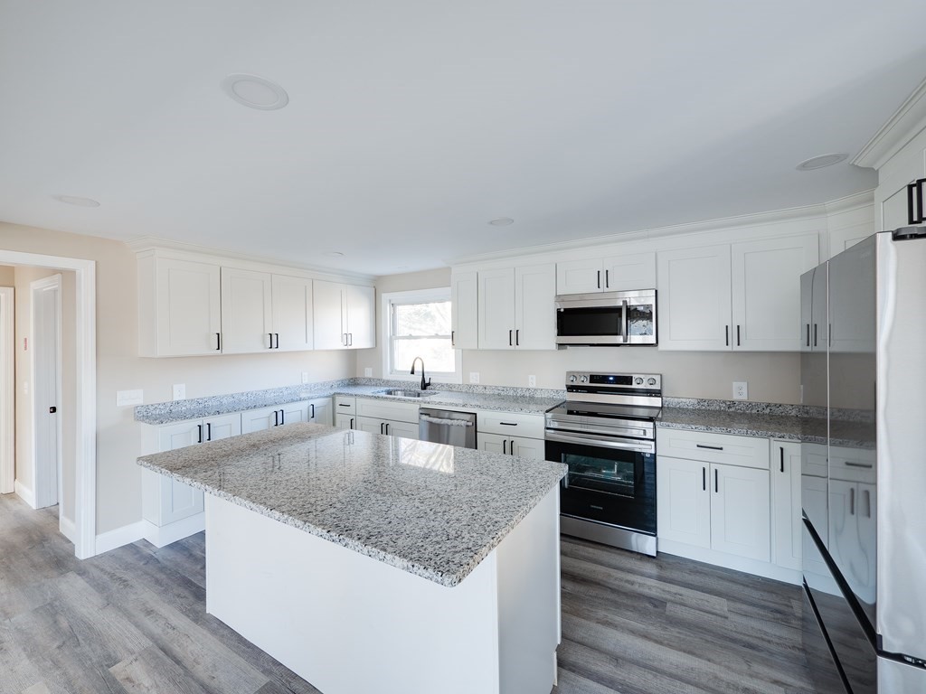 46 Fox Street West Springfield, MA 01089 - Photo 9 of 30 Gallery Image 9