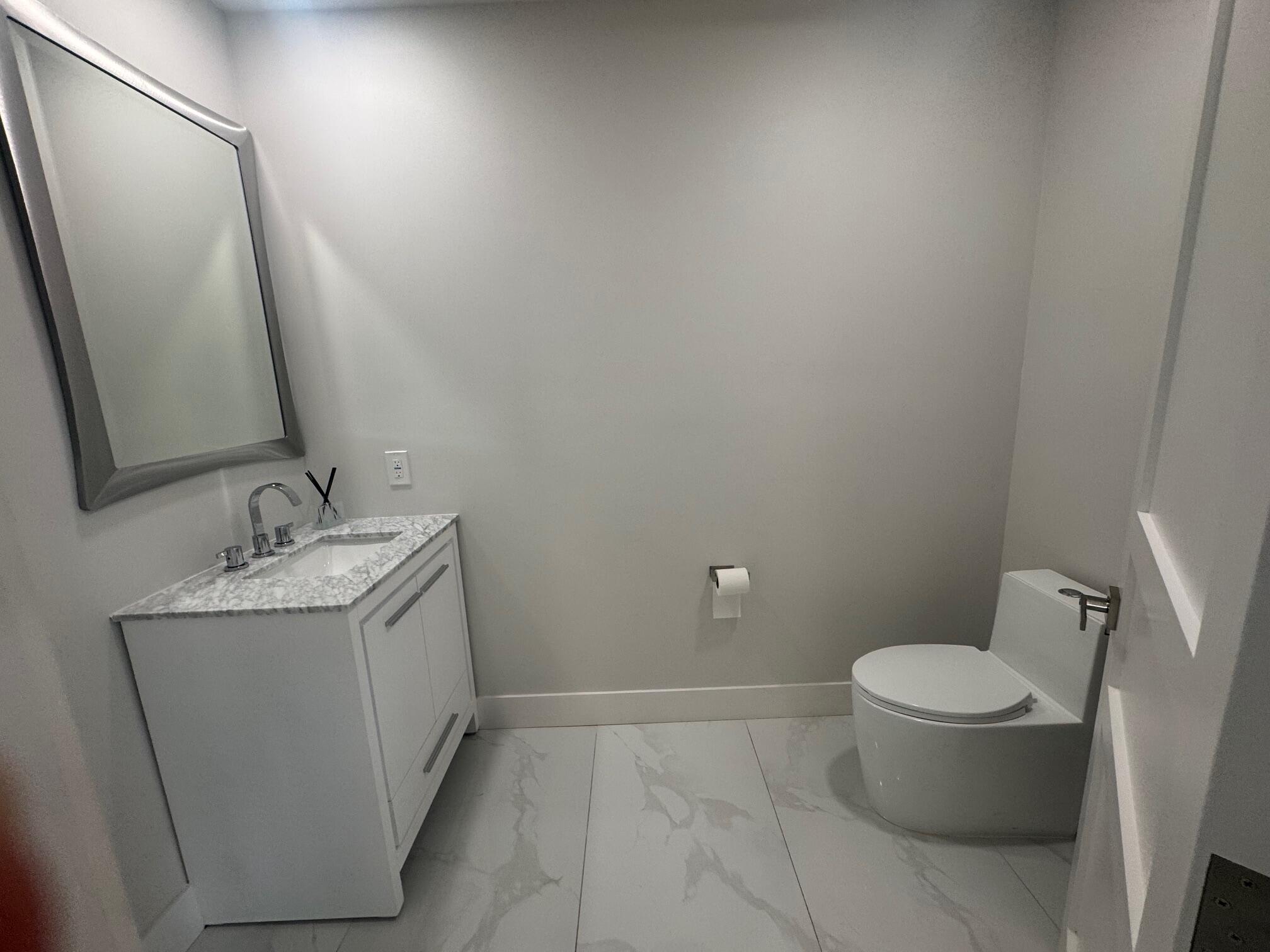 6529 Somerset Circle Boca Raton, FL 33496 - Photo 36 of 74 Powder room