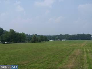 993 Maple Grove Road Mohnton, PA 19540 - Photo 3 of 6 Gallery Image 3