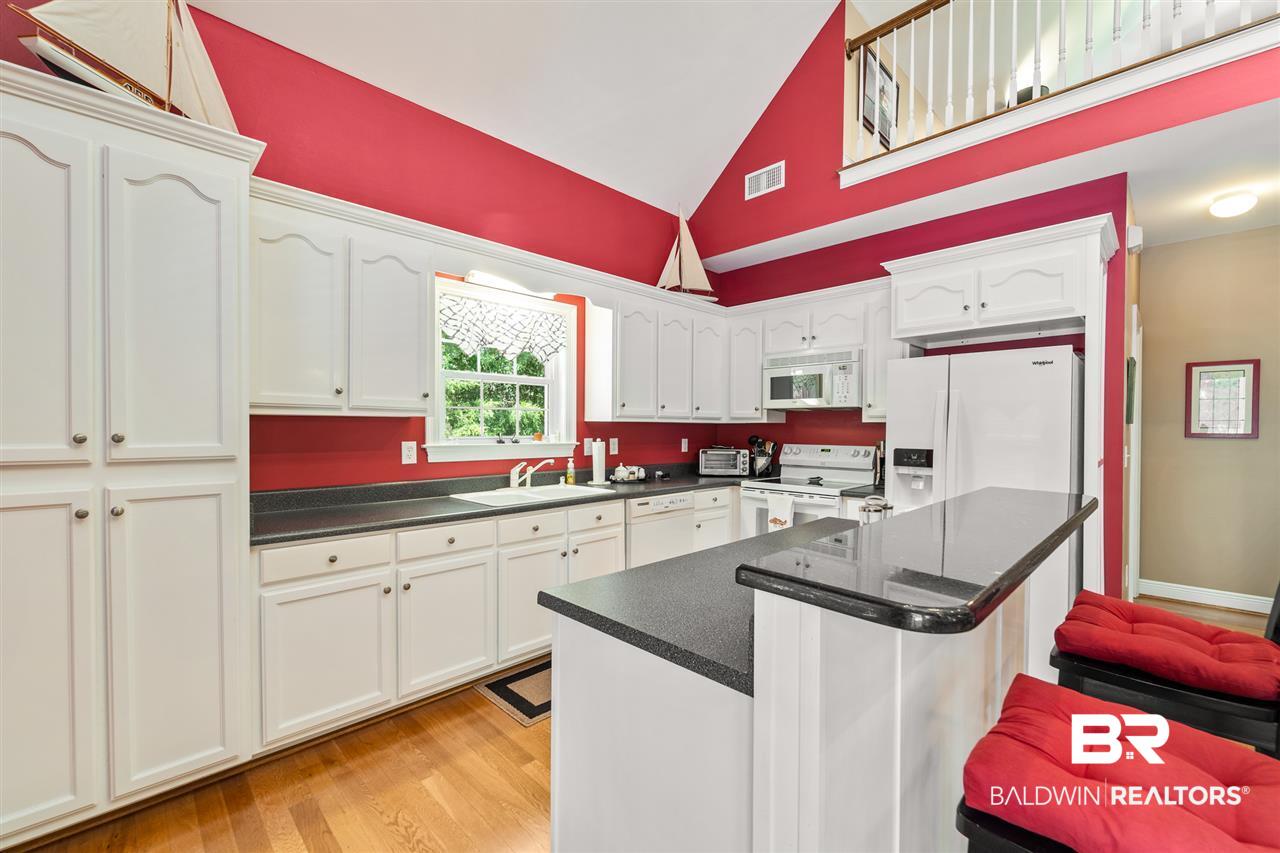 16601 Honey Road Summerdale, AL 36580 - Photo 11 of 33 Bright and White Kitchen