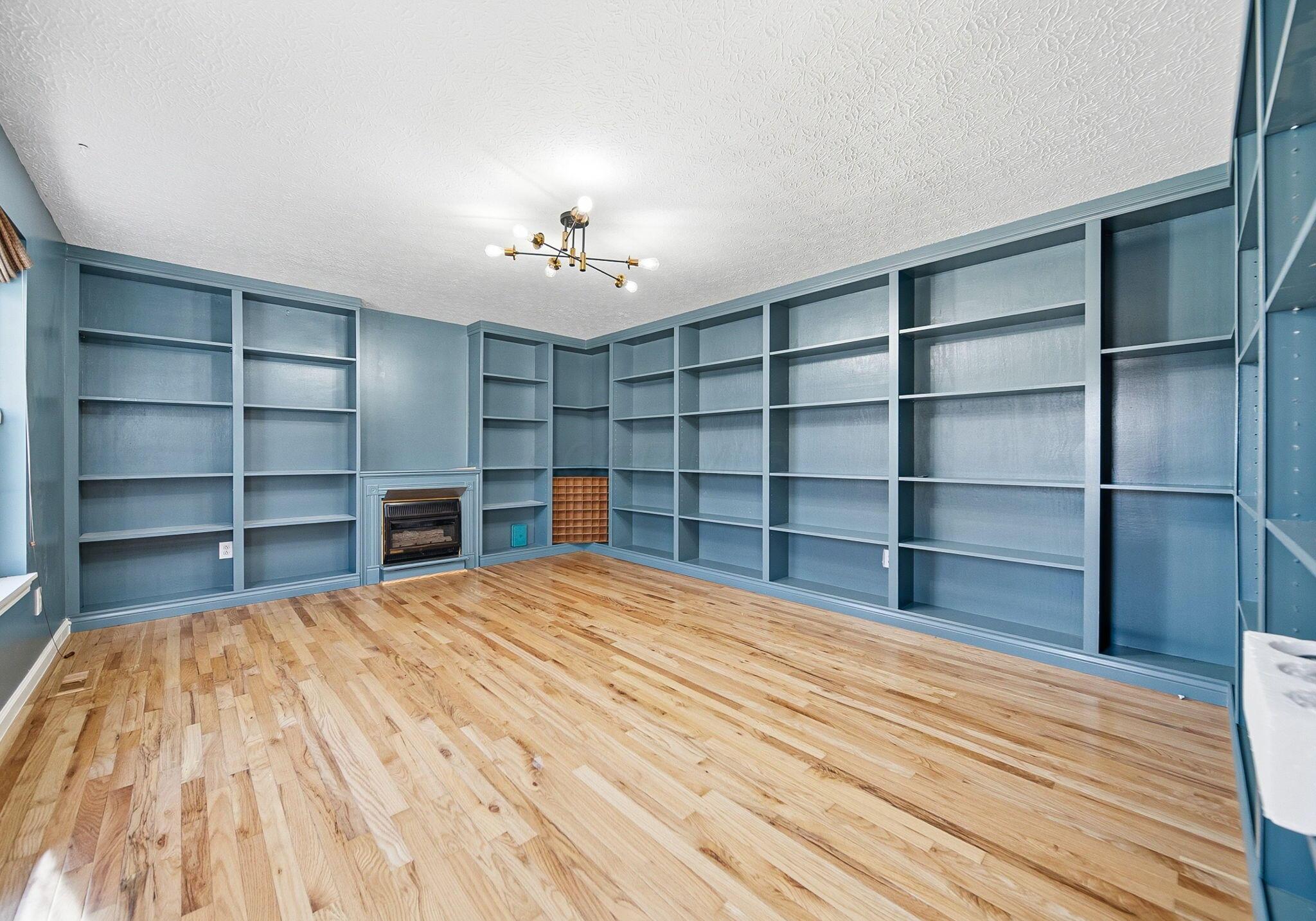 24646 Woltz Road Rockbridge, OH 43149 - Photo 16 of 64 Den/Library
