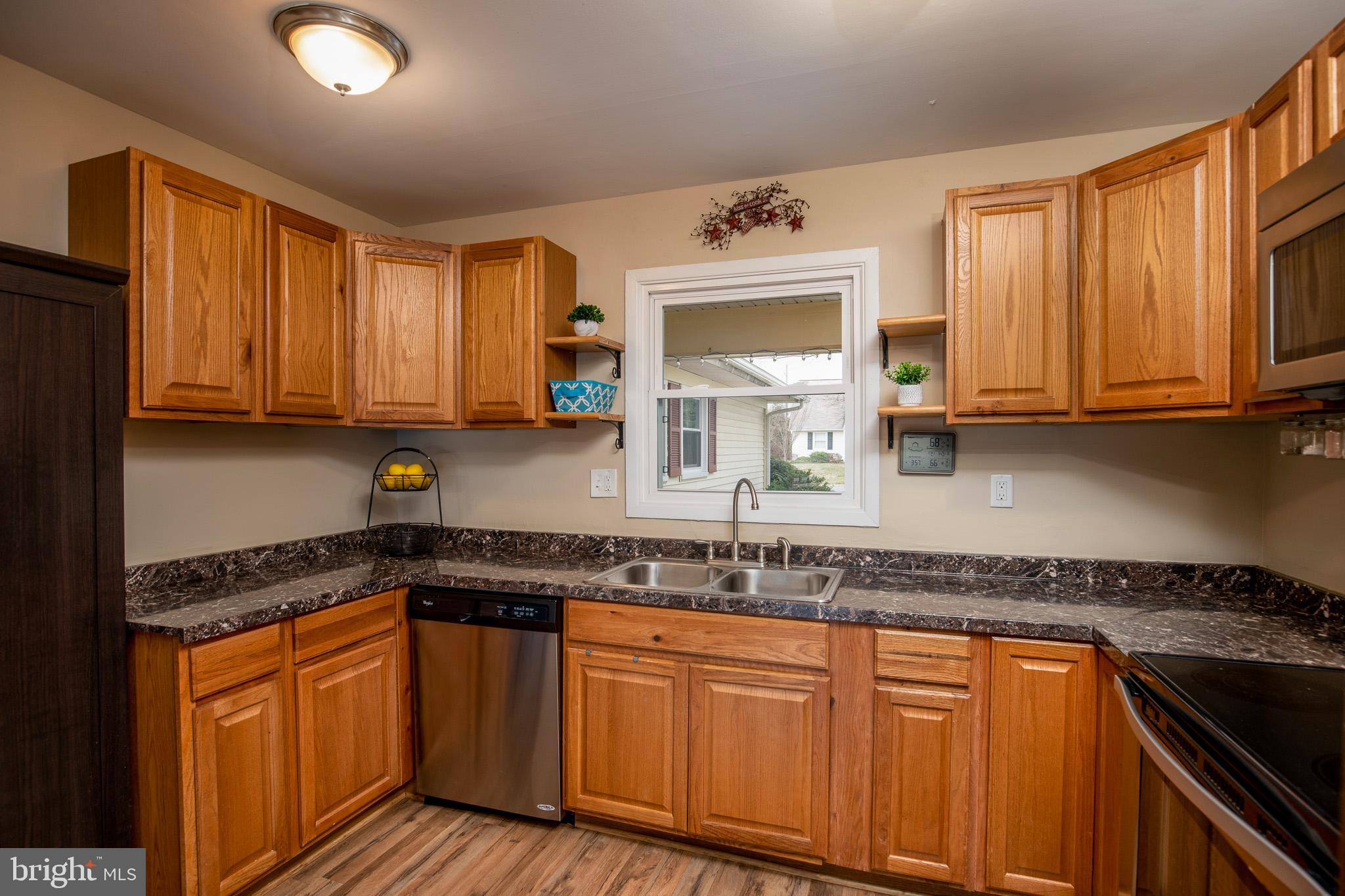 4516 Rising Lane Bowie, MD 20715 - Photo 10 of 27 Kitchen - lots of counter space