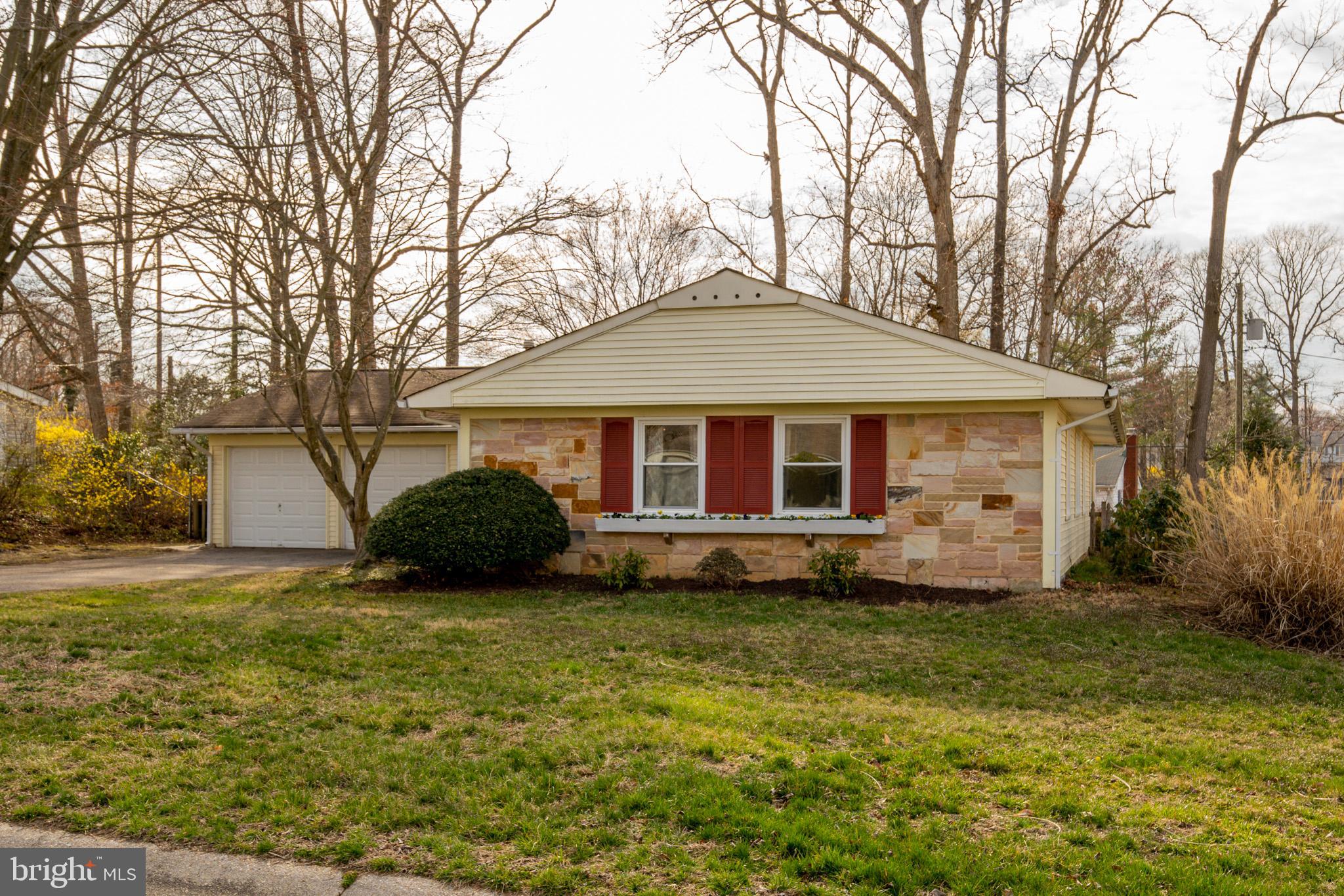 4516 Rising Lane Bowie, MD 20715 - Photo 3 of 27 Landscaping, nice size yard