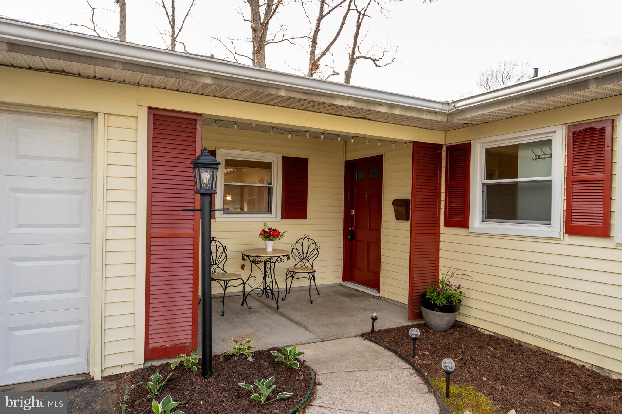 4516 Rising Lane Bowie, MD 20715 - Photo 4 of 27 Charming, welcoming entryway