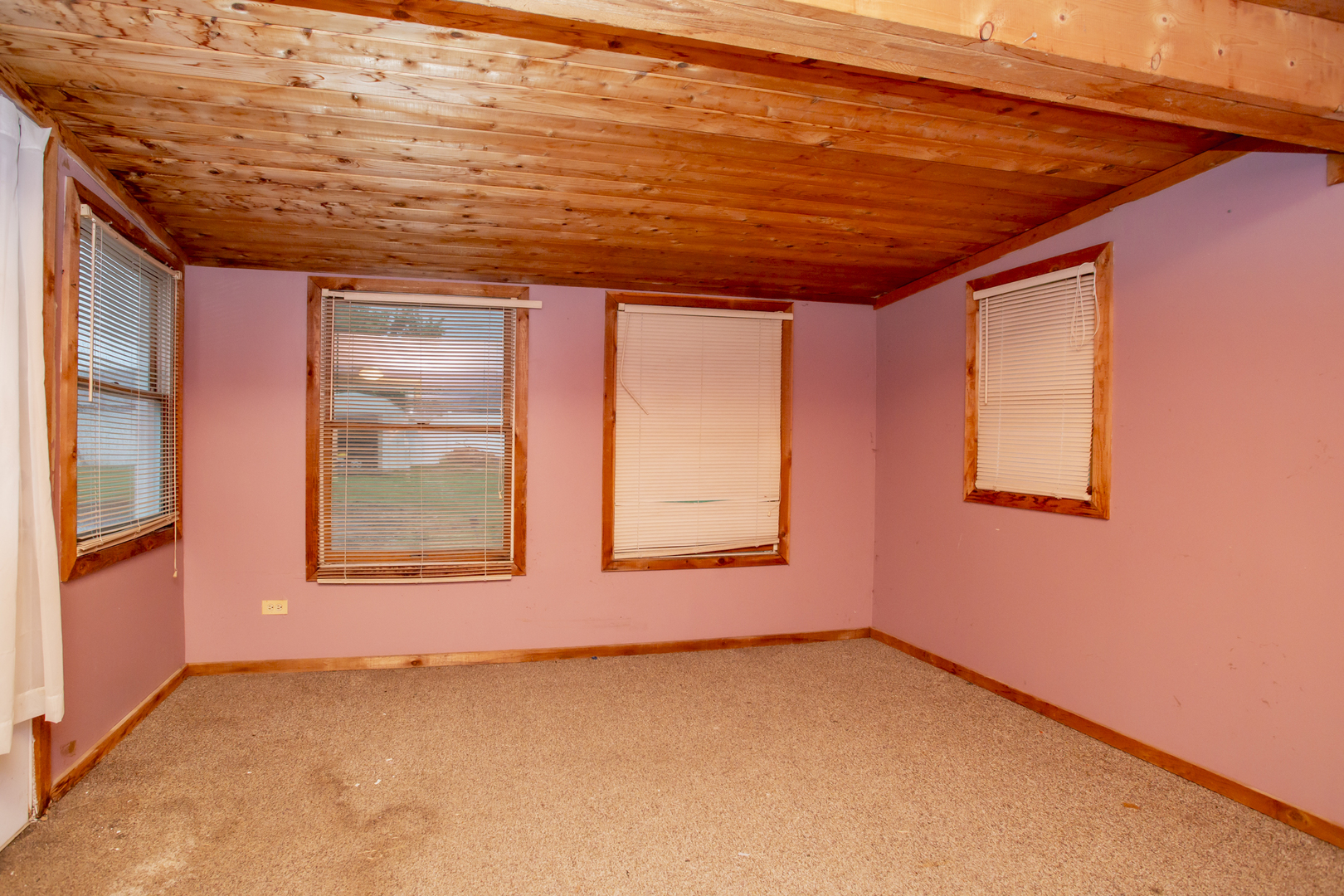 320 Hillside Road New Lenox, IL 60451 - Photo 10 of 14 an empty room with windows