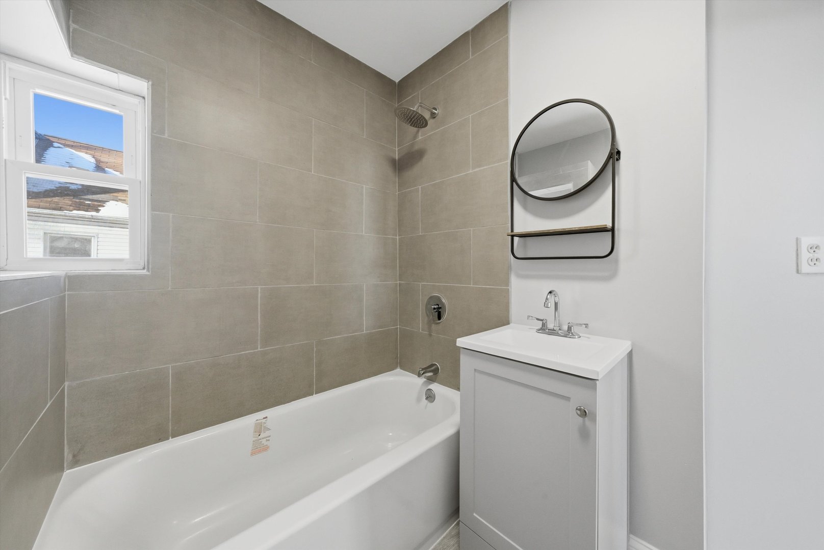 2712 West 25th Street, Unit 1R Chicago, IL 60608 - Photo 2 of 15