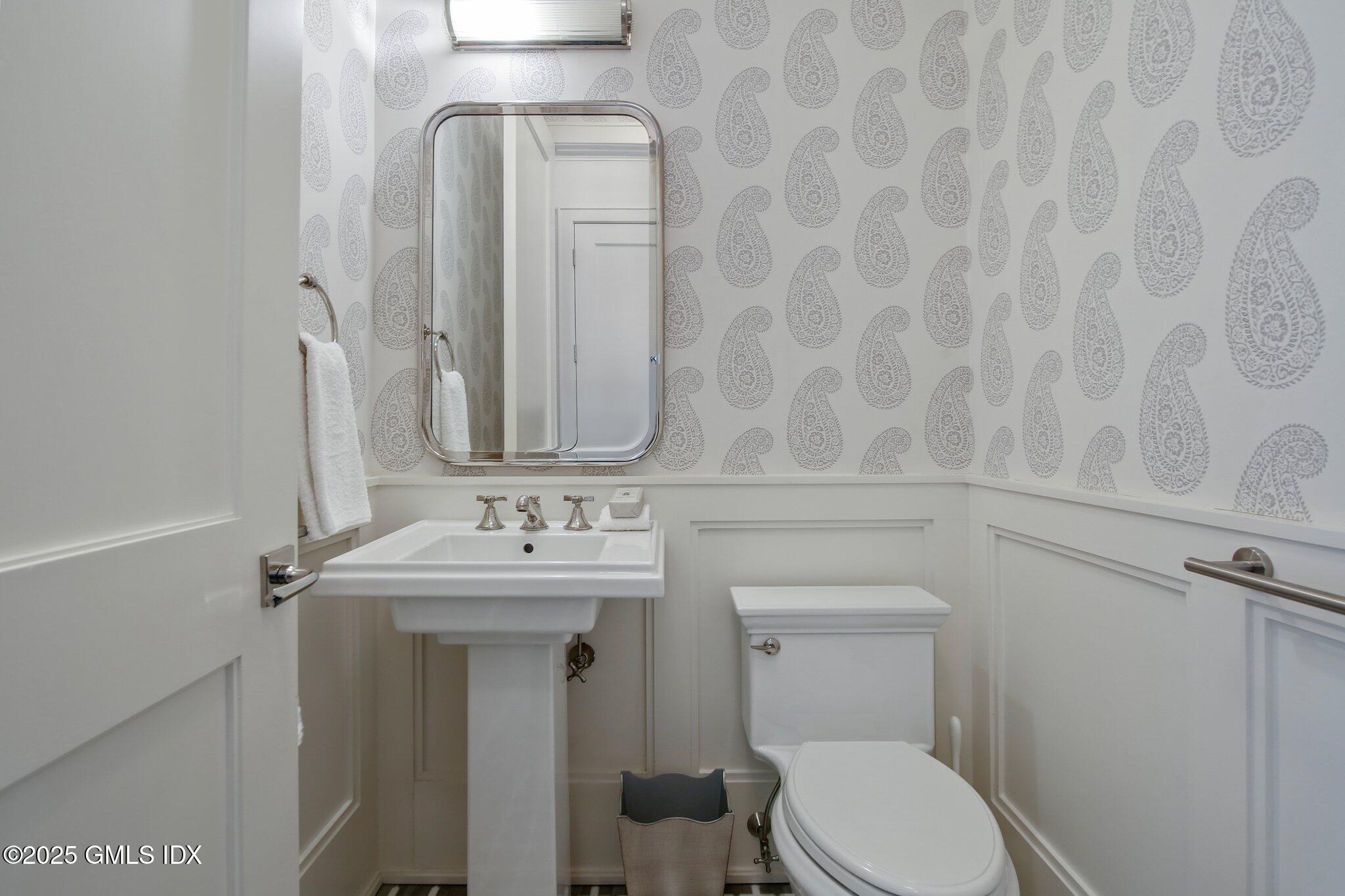 2 Oneida Drive, Unit B2 Greenwich, CT 06830 - Photo 15 of 29 Powder Room