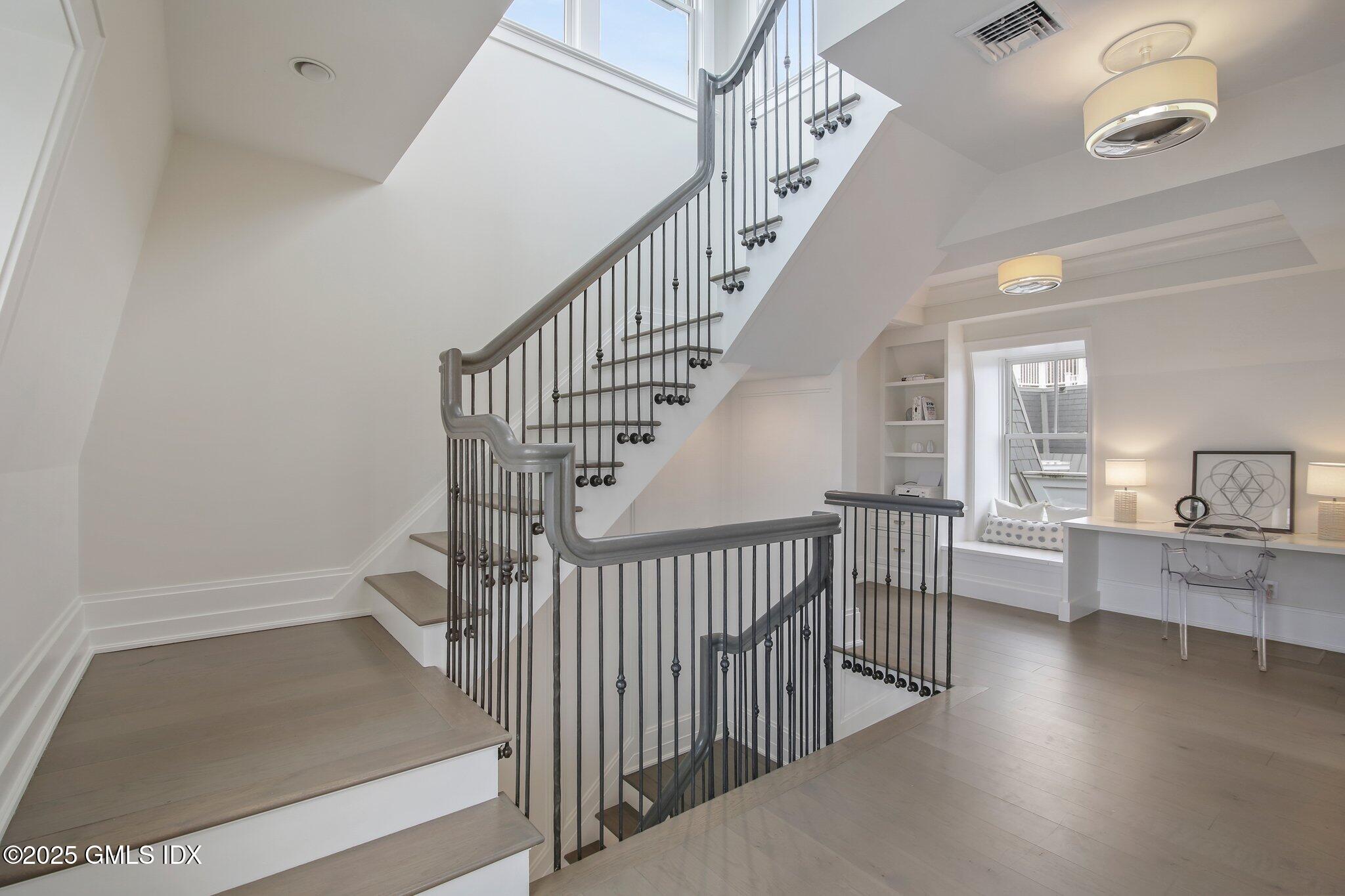 2 Oneida Drive, Unit B2 Greenwich, CT 06830 - Photo 16 of 29 Third Floor Landing