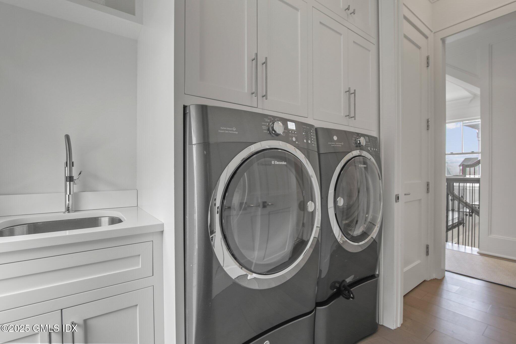 2 Oneida Drive, Unit B2 Greenwich, CT 06830 - Photo 21 of 29 Laundry