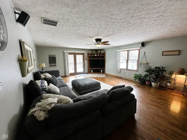 $315,000 | 541 North US Highway 231, Greencastle, IN 46135